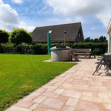 Willa Wellnesshuis Met Hottub, Ligbad En Grote Tuin Tzummarum Zewnętrze zdjęcie