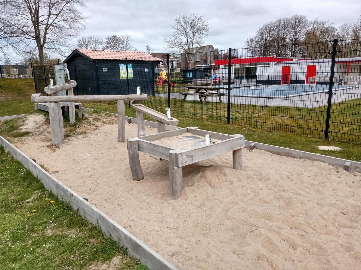 Willa Wellnesshuis Met Hottub, Ligbad En Grote Tuin Tzummarum Zewnętrze zdjęcie