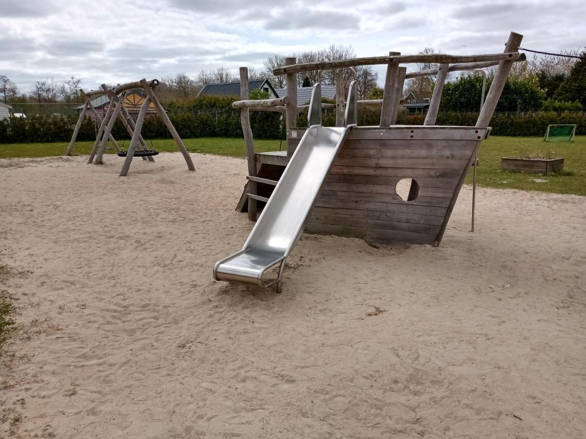 Willa Wellnesshuis Met Hottub, Ligbad En Grote Tuin Tzummarum Zewnętrze zdjęcie